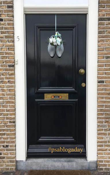 Dutch door with clogs 